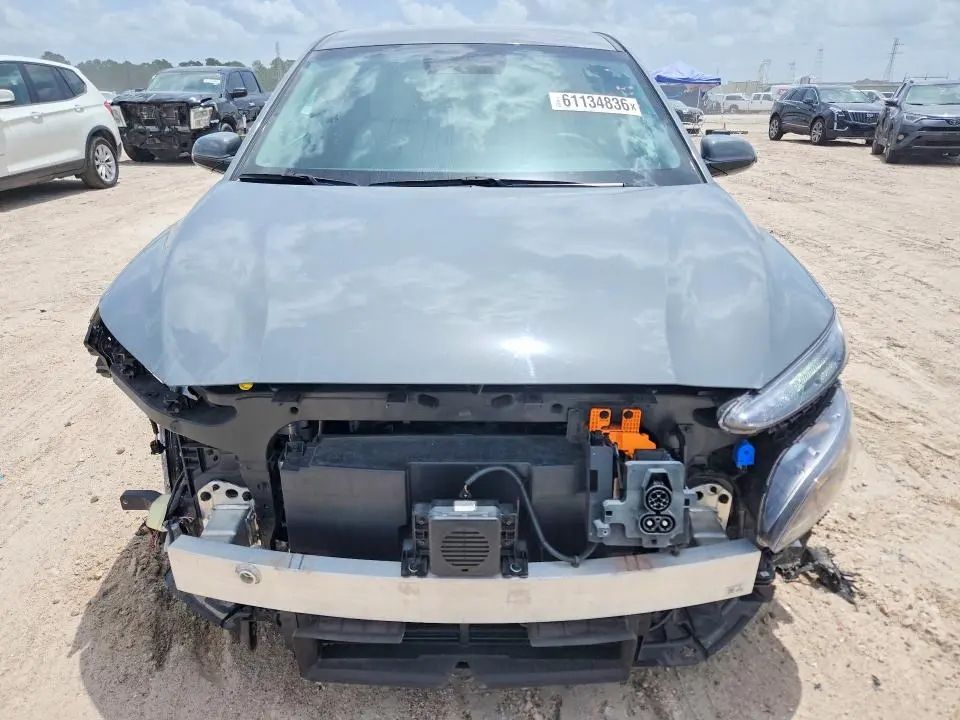 2023 HYUNDAI KONA SE  