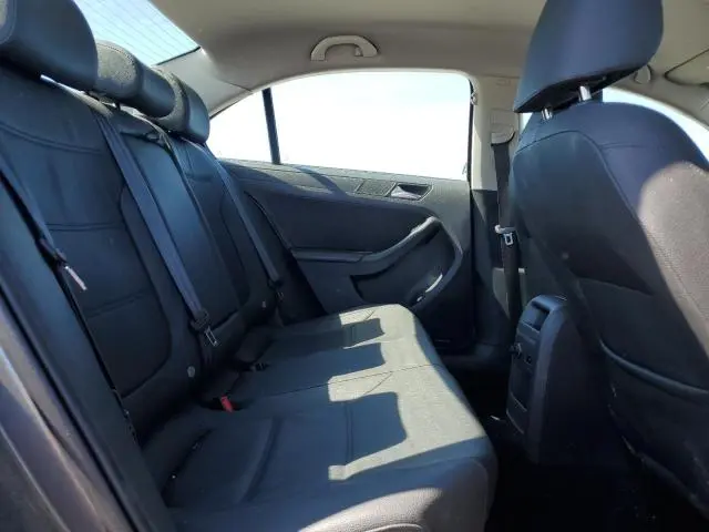 2011 VOLKSWAGEN JETTA SE  