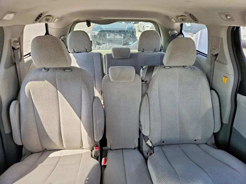 2011 TOYOTA SIENNA LE  