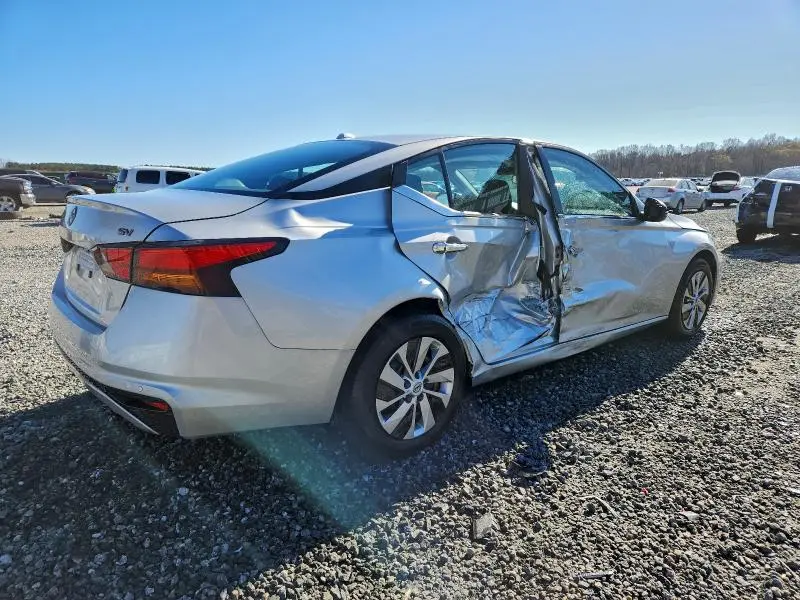 2024 NISSAN ALTIMA SV  