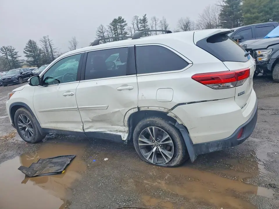 2019 TOYOTA HIGHLANDER LE  
