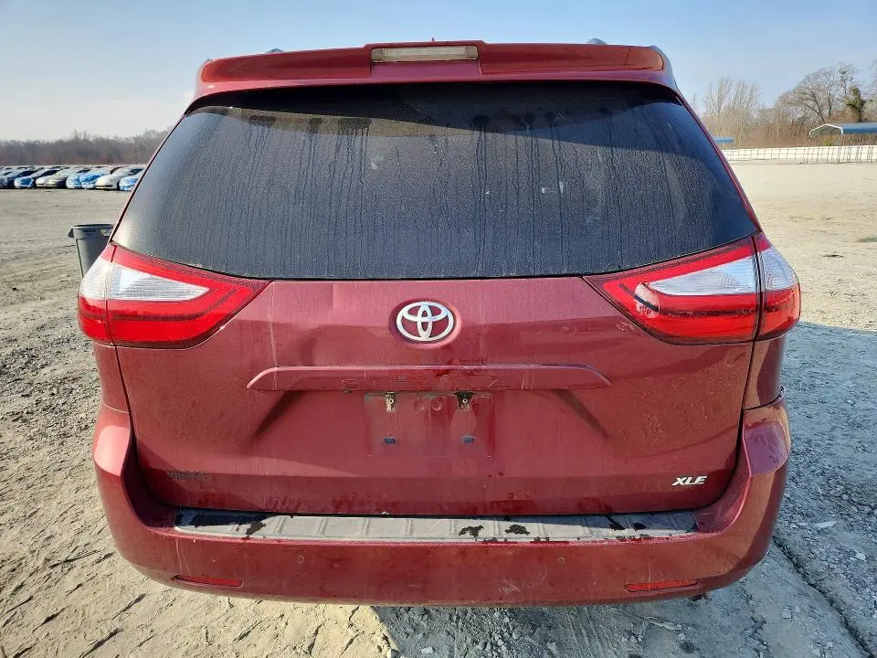 2018 TOYOTA SIENNA XLE 8-PASSENGER  