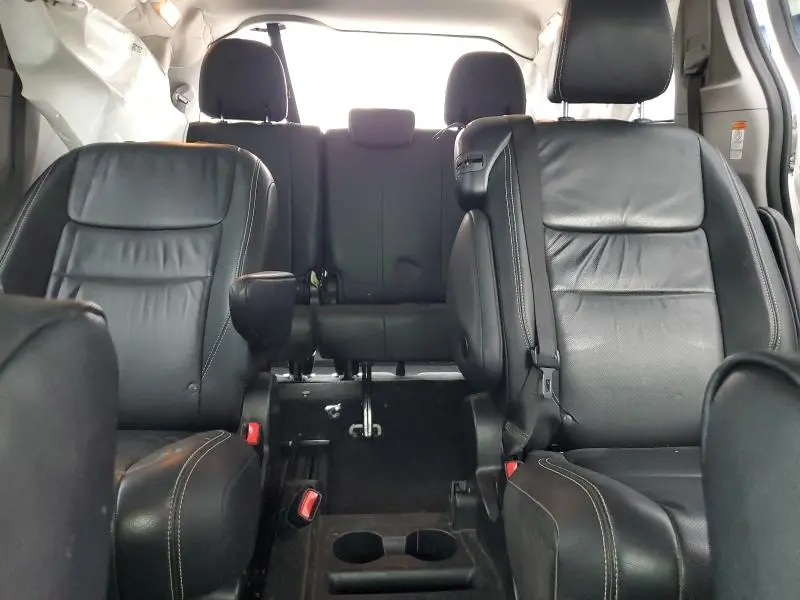 2019 TOYOTA SIENNA SE  
