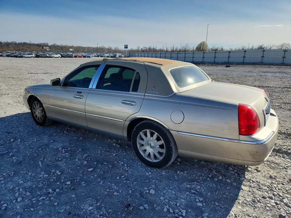 2010 LINCOLN TOWN CAR SIGNATURE LIMITED  