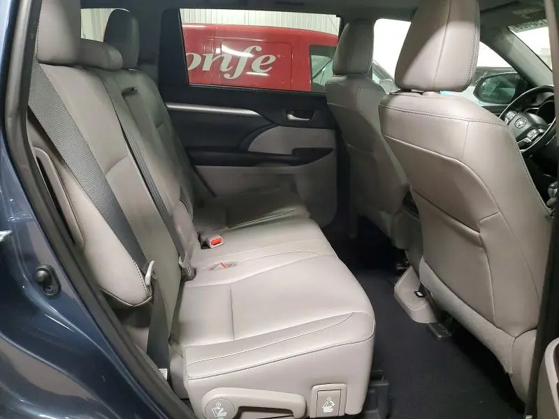 2017 TOYOTA HIGHLANDER XLE  