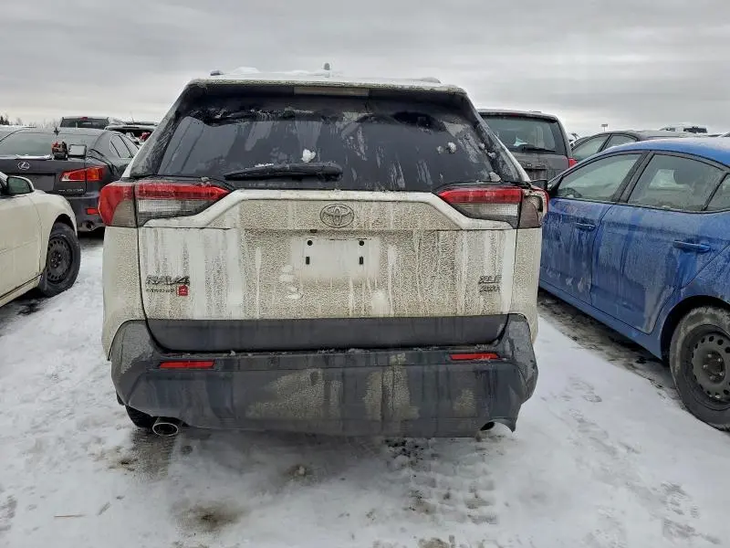 2022 TOYOTA RAV4 XLE  