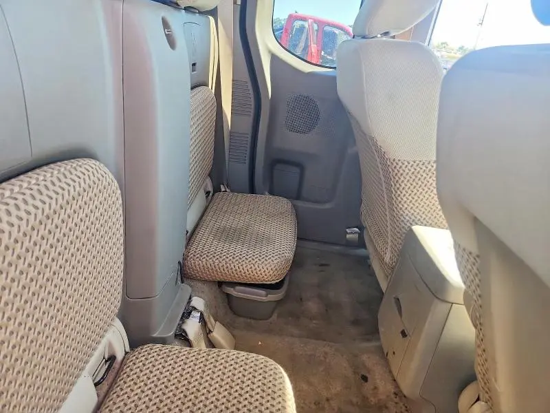 2011 NISSAN FRONTIER SV V6  