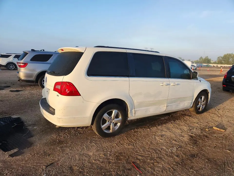 2011 VOLKSWAGEN ROUTAN SE  