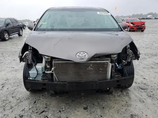2013 TOYOTA SIENNA XLE  