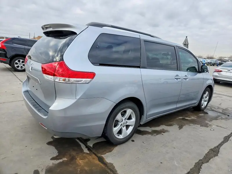 2014 TOYOTA SIENNA LE  