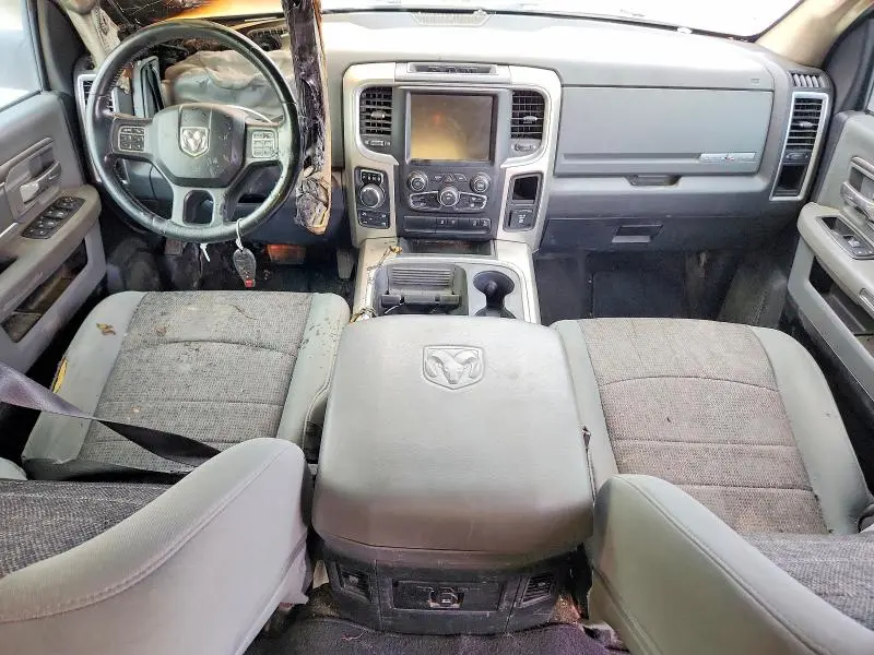 2016 RAM 1500 SLT  
