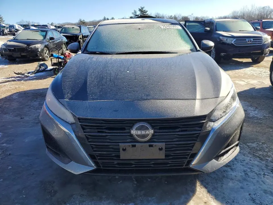 2024 NISSAN ALTIMA SV  