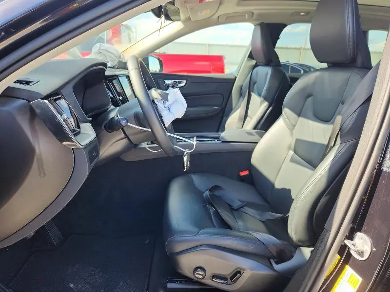 2025 VOLVO XC60 CORE  