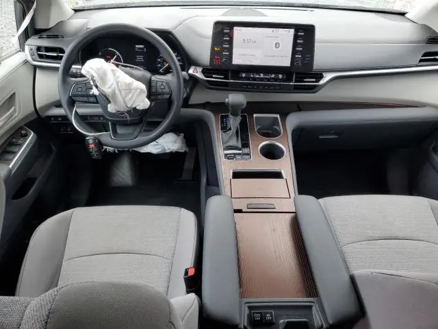 2024 TOYOTA SIENNA LE  