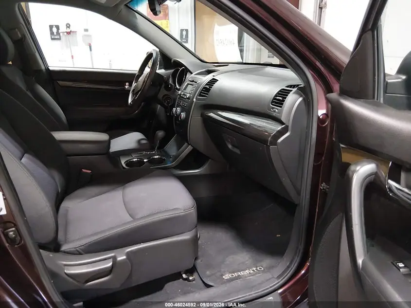 2011 KIA SORENTO LX