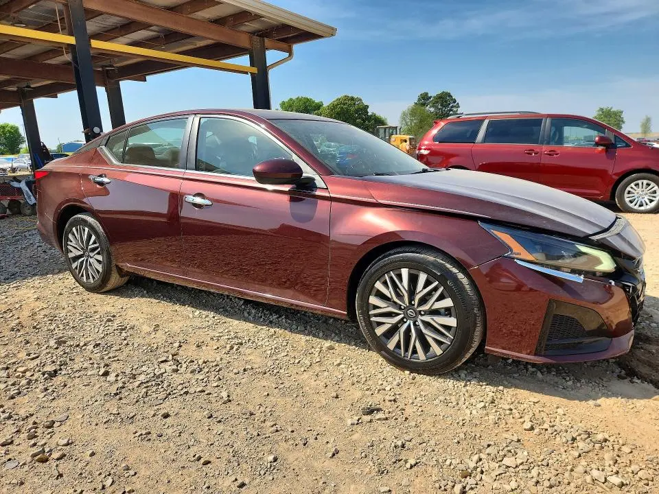 2023 NISSAN ALTIMA SV  