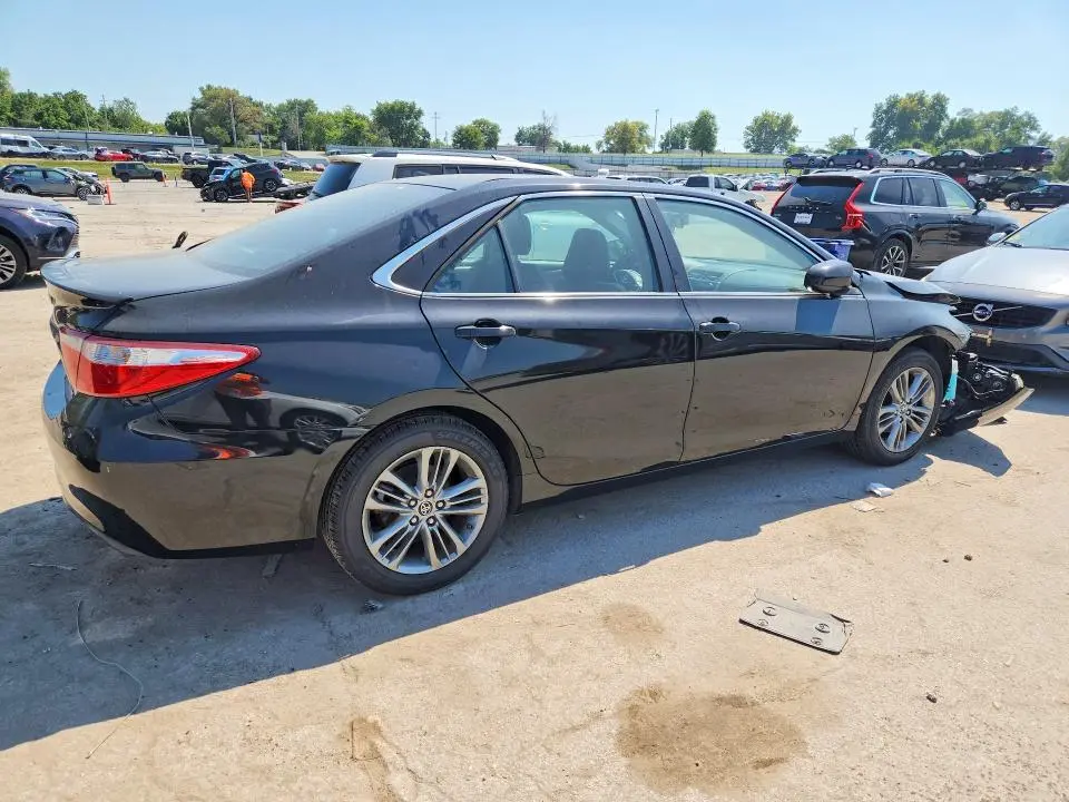 2015 TOYOTA CAMRY SE  