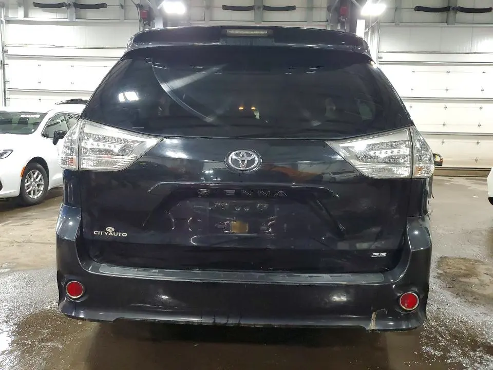 2012 TOYOTA SIENNA SE 8-PASSENGER  