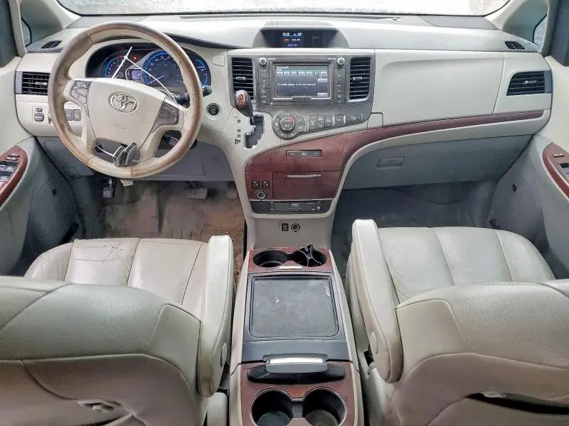 2014 TOYOTA SIENNA XLE 7-PASSENGER  