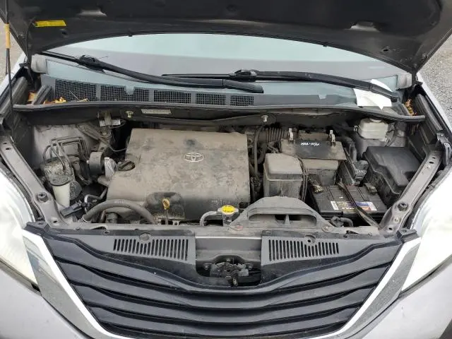 2014 TOYOTA SIENNA LE  