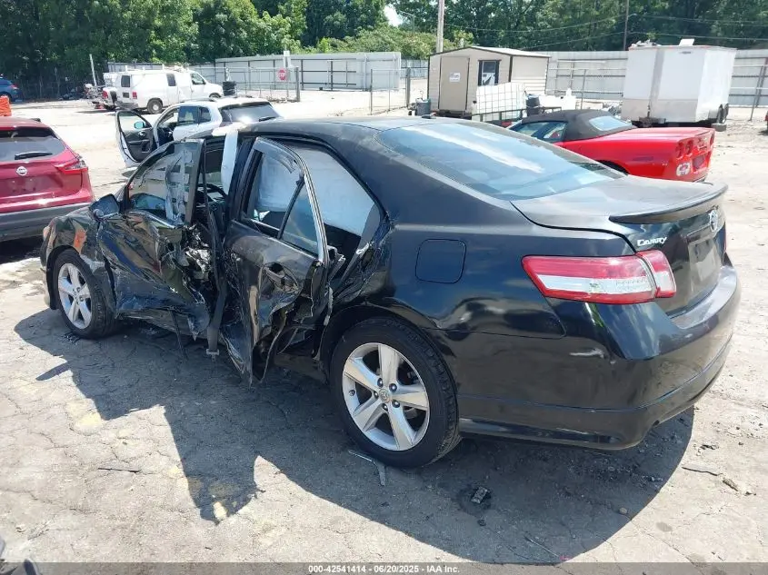 2011 TOYOTA CAMRY SE