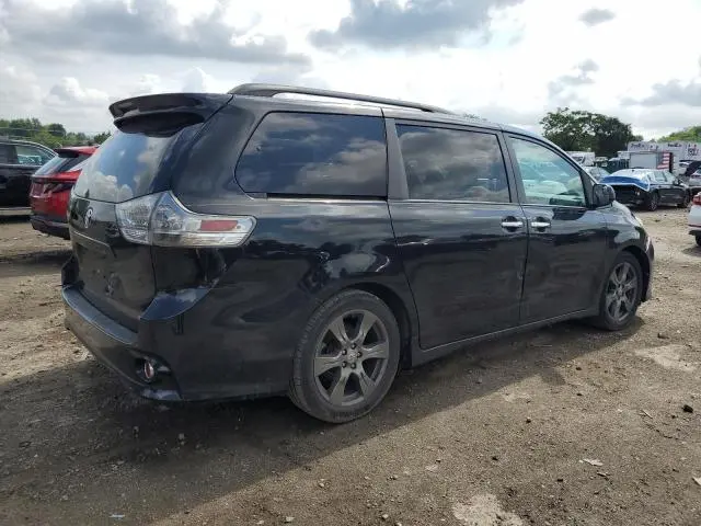 2017 TOYOTA SIENNA SE  