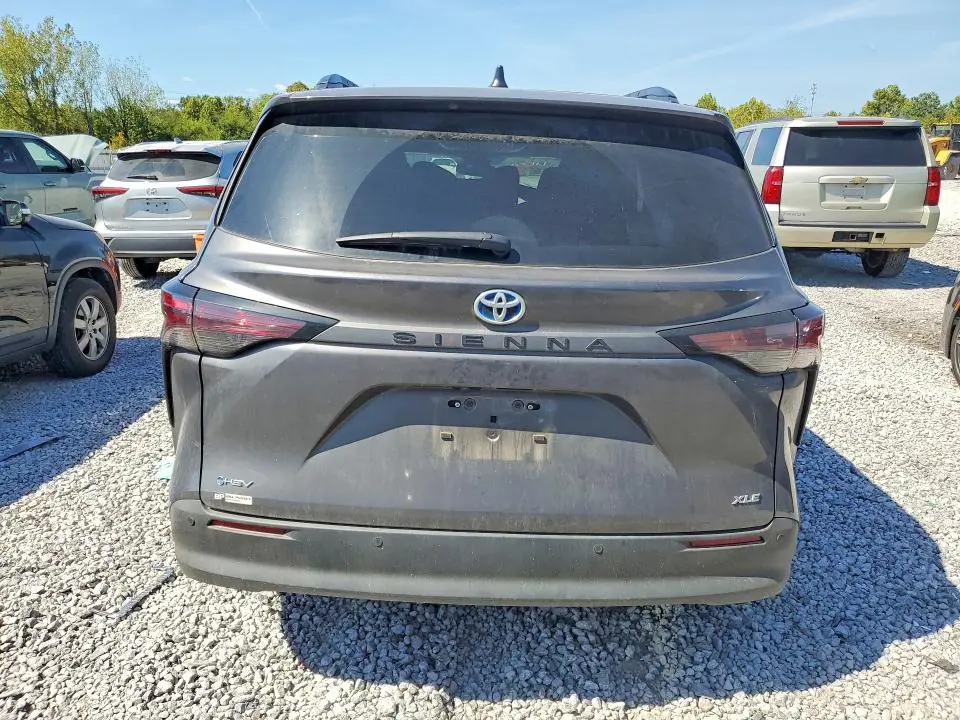 2025 TOYOTA SIENNA XLE 8-PASSENGER  