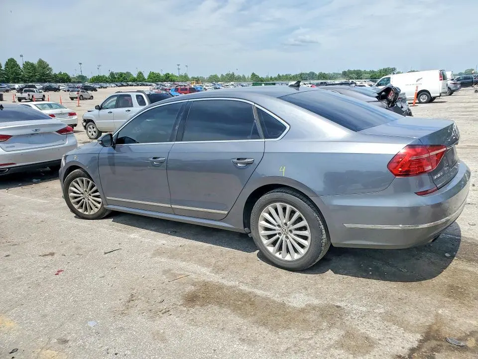 2016 VOLKSWAGEN PASSAT SE  