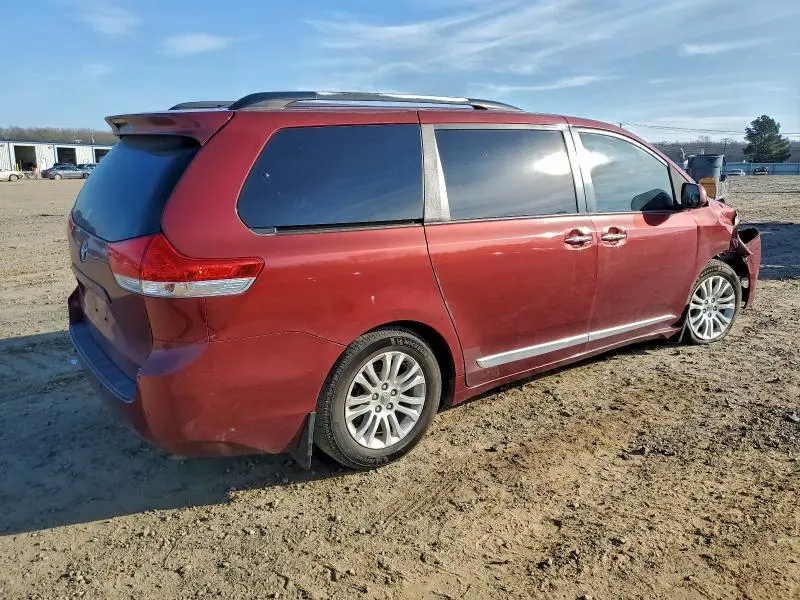 2013 TOYOTA SIENNA XLE  