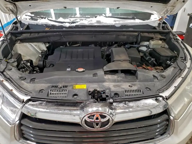 2016 TOYOTA HIGHLANDER LE  