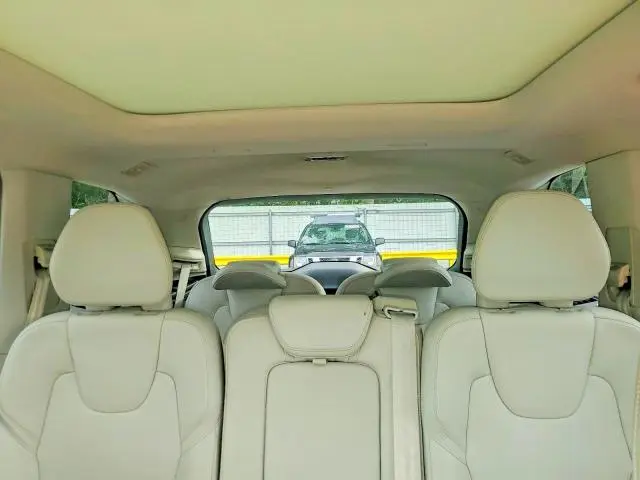2021 VOLVO XC90 T6 MOMENTUM  
