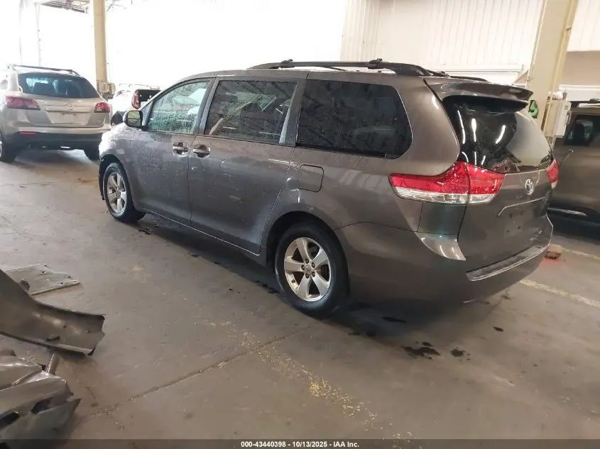 2014 TOYOTA SIENNA LE V6 8 PASSENGER