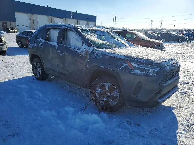 2022 TOYOTA RAV4 XLE  