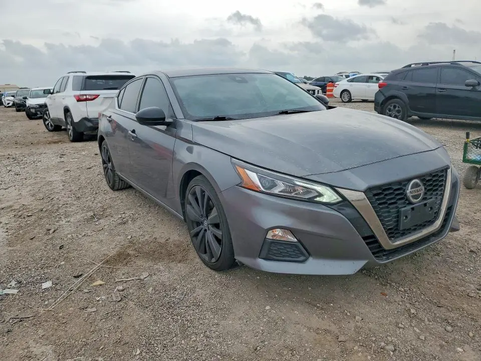 2022 NISSAN ALTIMA SR  