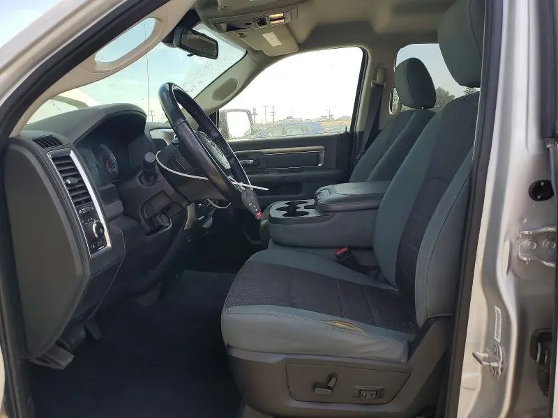 2016 RAM 1500 SLT  