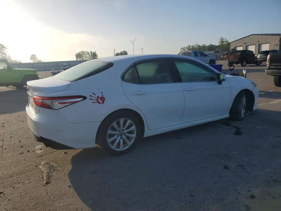 2018 TOYOTA CAMRY LE  