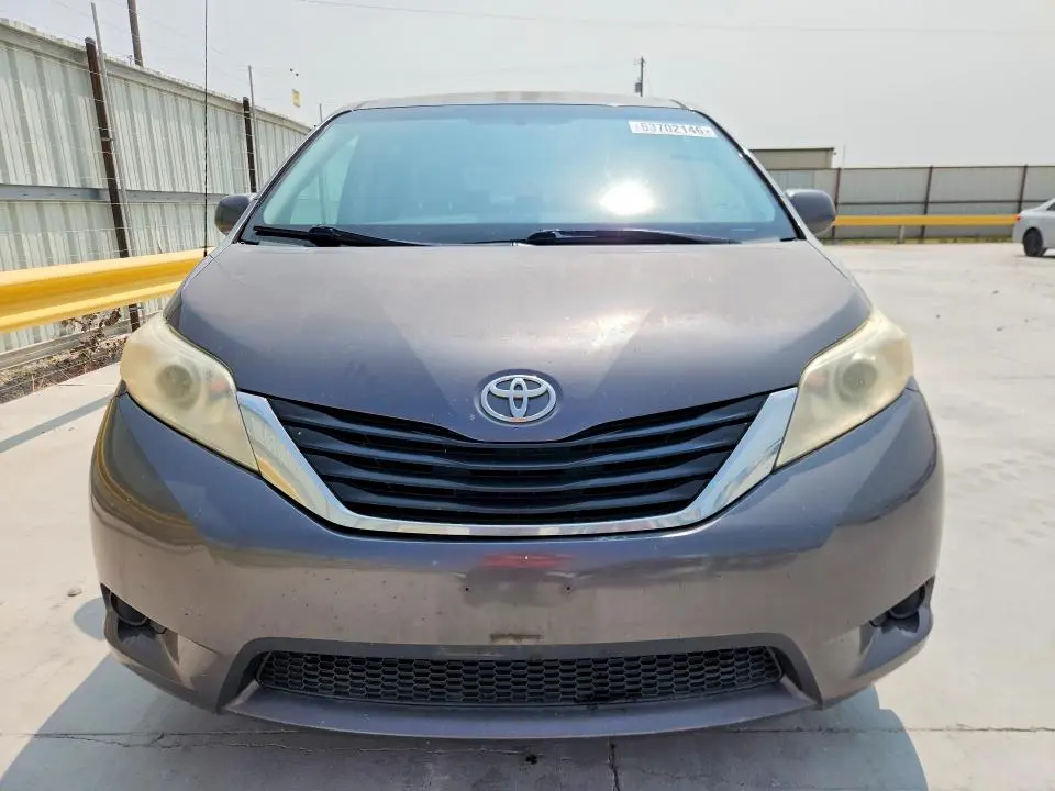 2011 TOYOTA SIENNA LE  