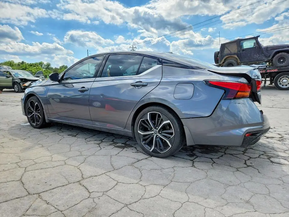 2024 NISSAN ALTIMA SR  