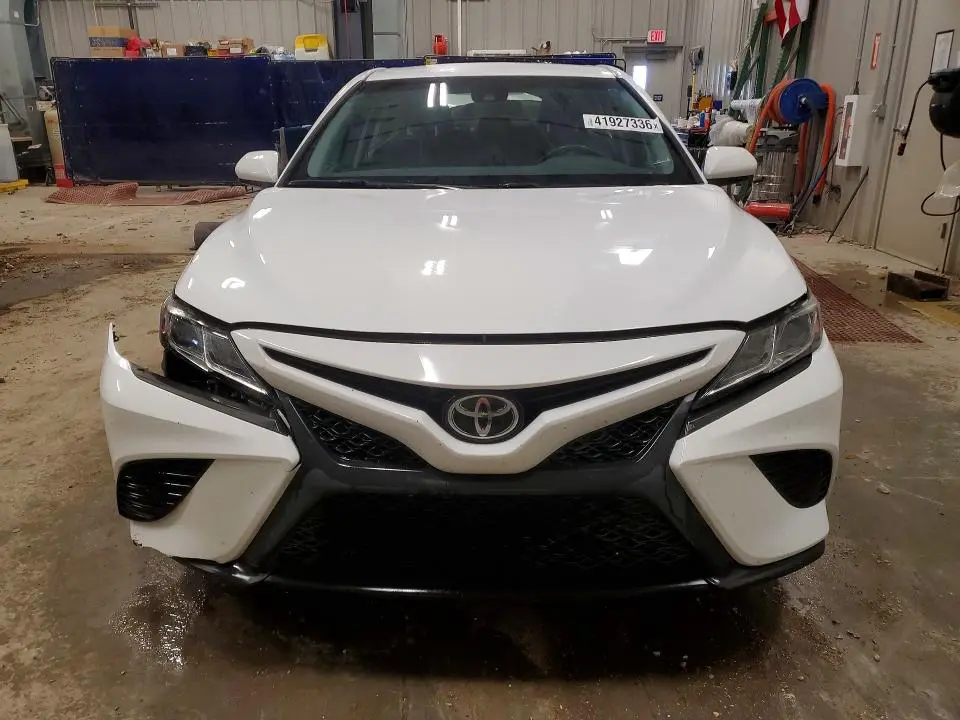 2018 TOYOTA CAMRY SE  