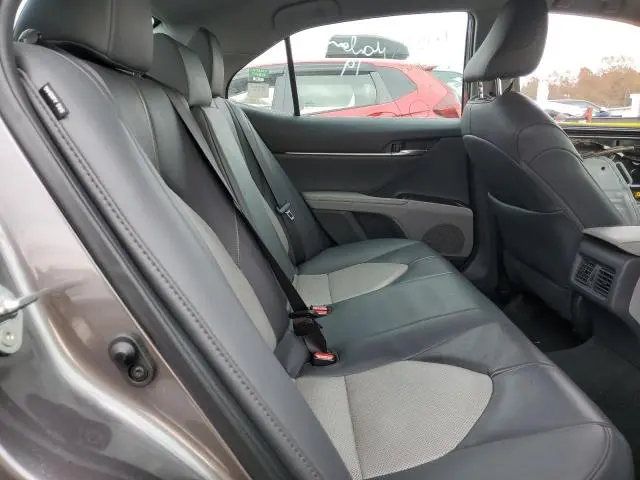 2020 TOYOTA CAMRY XLE  