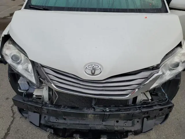 2015 TOYOTA SIENNA XLE  