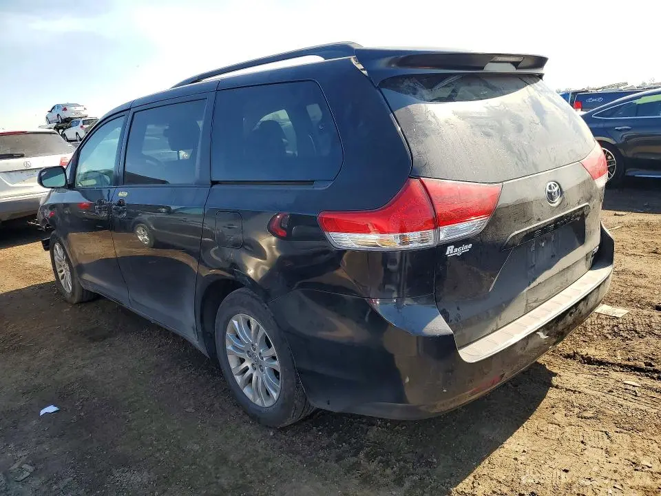 2013 TOYOTA SIENNA XLE 8-PASSENGER  