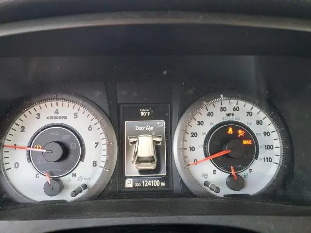 2017 TOYOTA SIENNA SE  