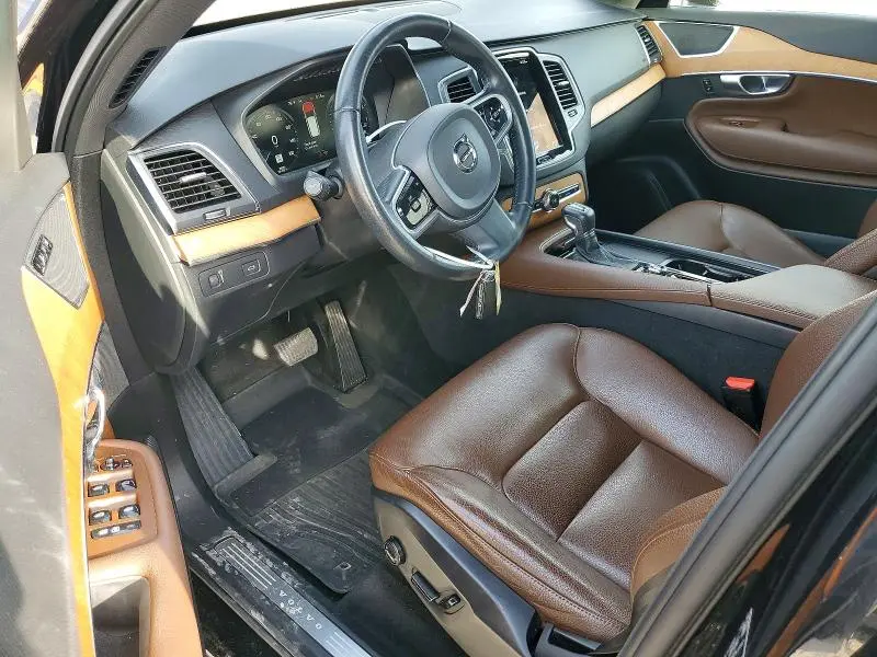 2022 VOLVO XC90 T6 MOMENTUM  