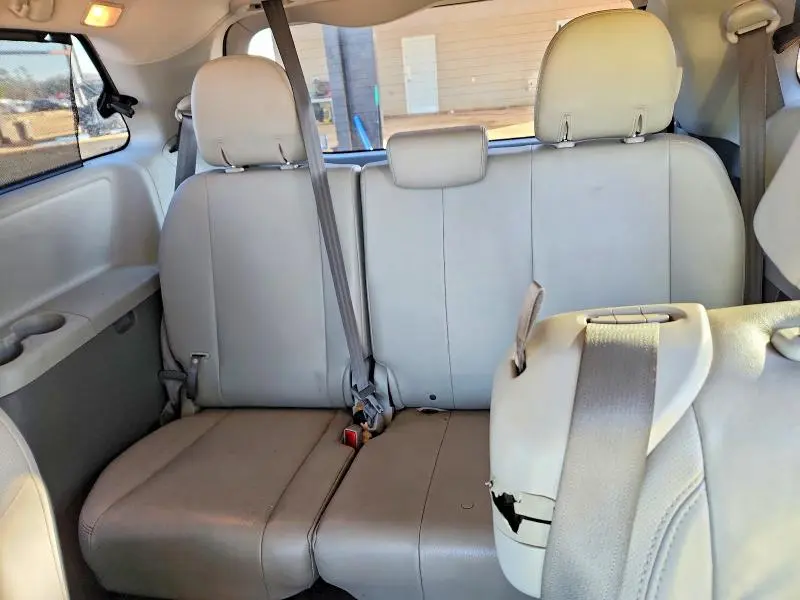 2011 TOYOTA SIENNA XLE  