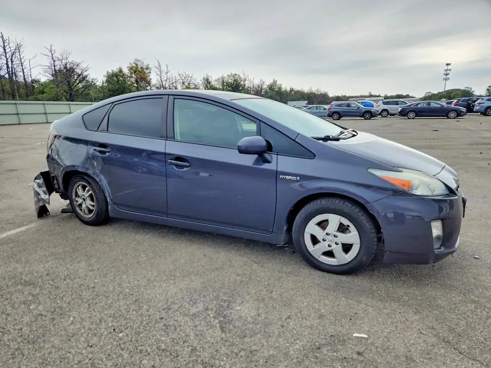 2010 TOYOTA PRIUS III  
