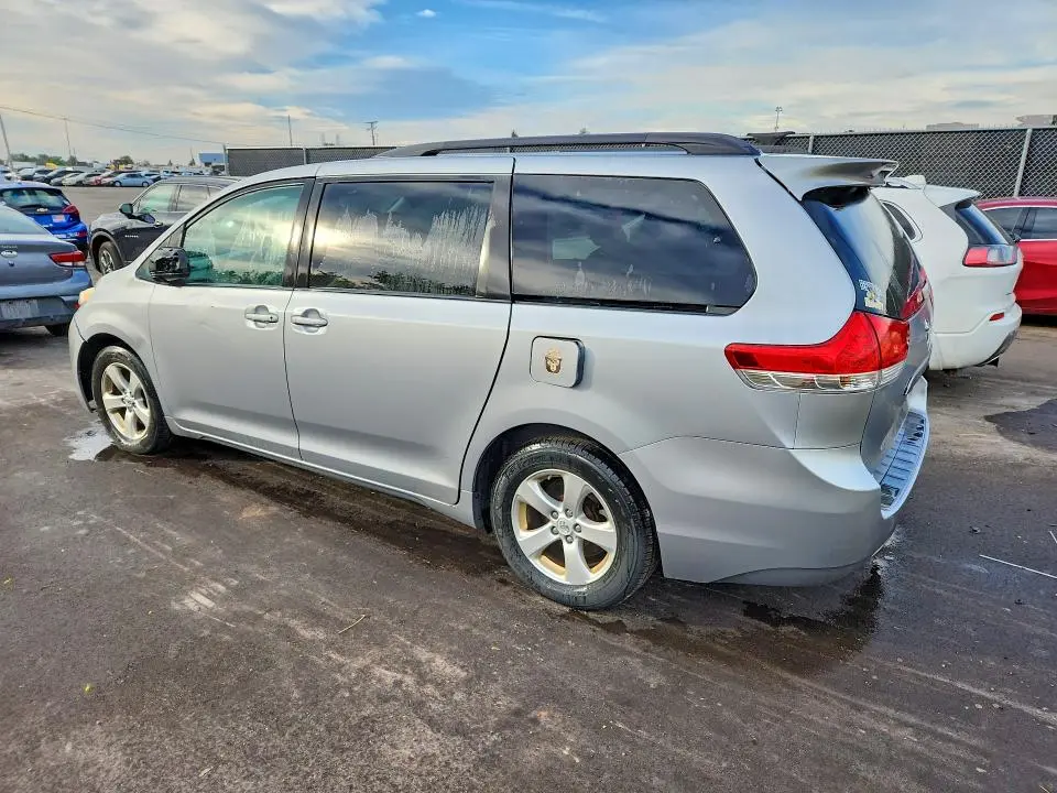2014 TOYOTA SIENNA LE  