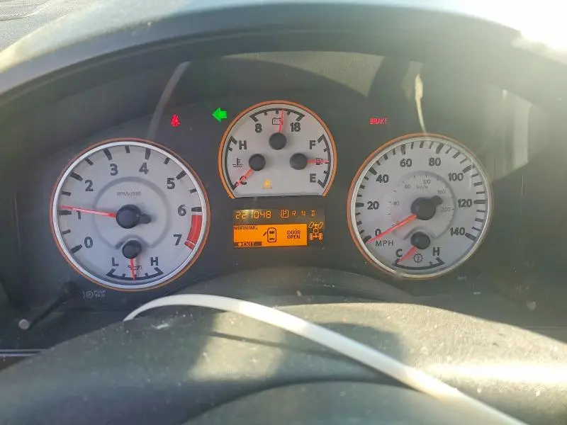 2012 NISSAN TITAN SV  