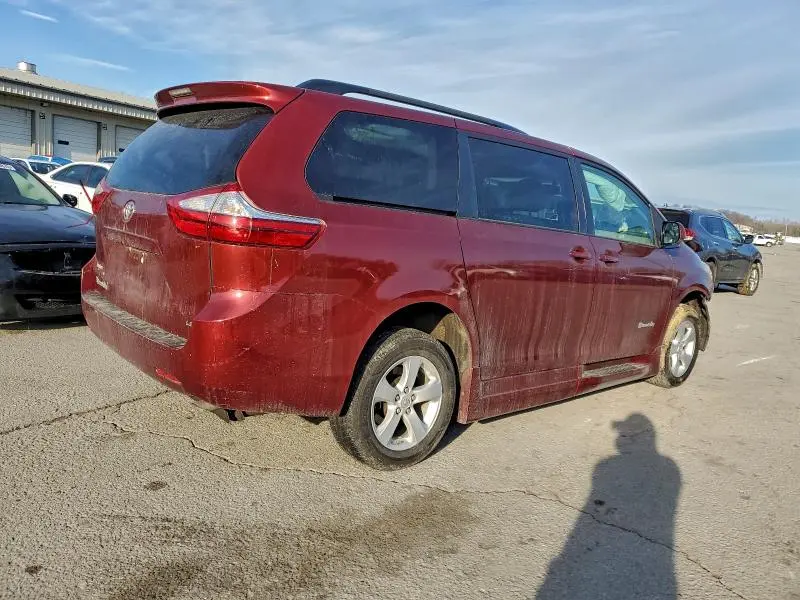 2017 TOYOTA SIENNA LE  
