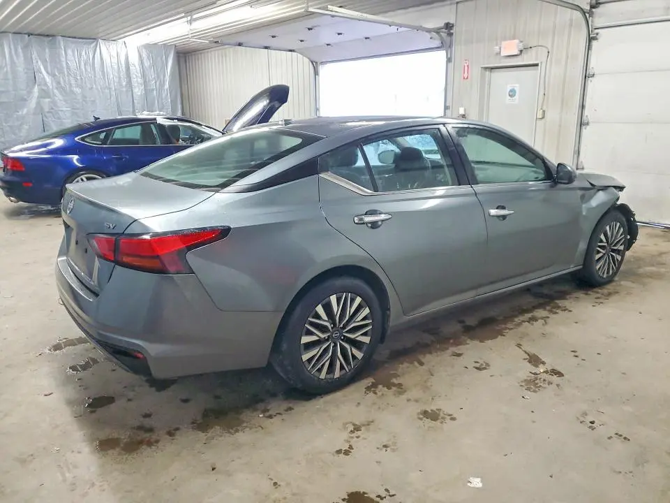 2023 NISSAN ALTIMA SV  